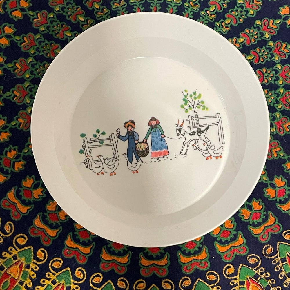 Vintage child’s plastic bowl made in USA farm design EUC!